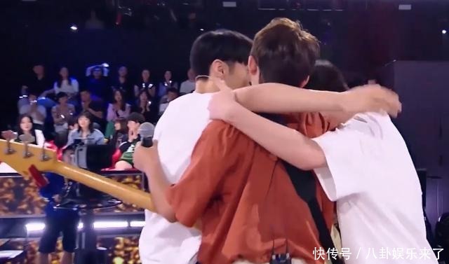 争抢|李宇春放弃的学员,被李荣浩和谢霆锋争抢,李健看热闹不嫌事大