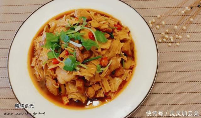 特别|这道家常菜咸鲜味浓,营养丰富,做一大盘都不够吃,特别适合下饭