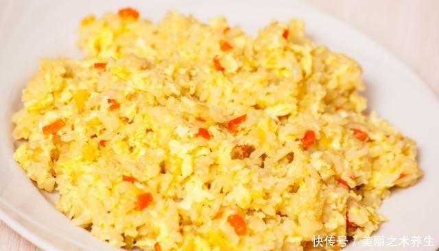 粒分明|鸡蛋炒饭,到底先炒鸡蛋还是先炒米饭学会这样做,孩子百吃不厌