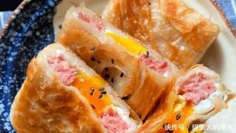 摆好|午餐肉鸡蛋手抓饼,把食材都按照顺序摆好位置