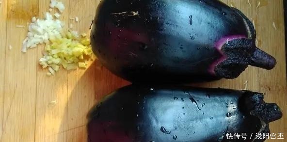 茄丝|炒茄丝有个技巧,茄子提前煸炒,炒出来不黑不油,软滑好吃