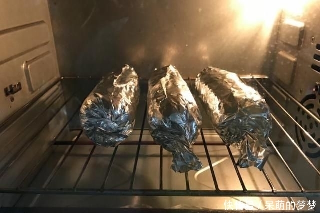 新鲜|新鲜玉米这样做,香味扑鼻,营养丰富,香烤玉米