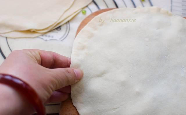 盒子|做韭菜盒子,鸡蛋千万不能炒,这才是正确做法,韭菜鲜美鸡蛋软嫩