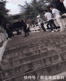 情况|妹子,今天的裙子很时尚啊,不过后边的小尾巴是啥情况,尴尬啊