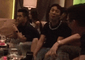 丢人|搞笑GIF趣图:我都想直接下去不表演了,太丢人了