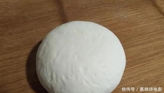  试试|花卷别再蒸着吃了，试试农村厨娘新做法，保准大人小孩都爱吃