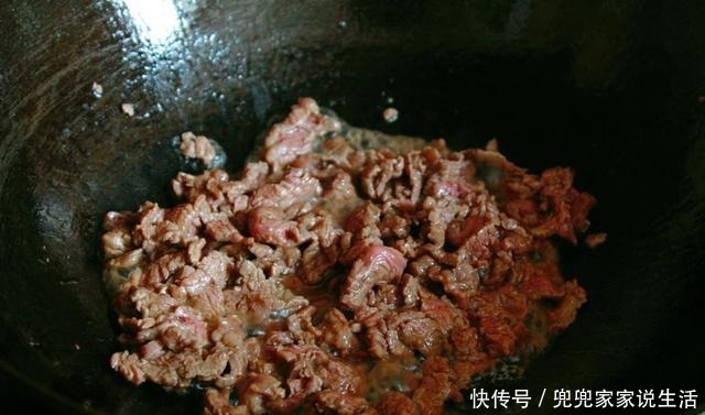  好吃|做辣椒炒肉时，用这肉比猪肉更好吃，营养又下饭，上桌准光盘