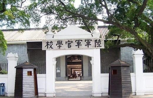 黄埔军校|此人毕业于黄埔军校,一生碌碌无为,育有一女却家喻户晓