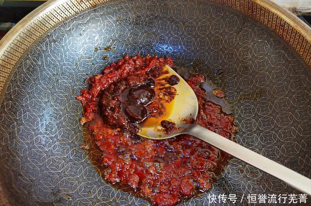 势不可挡|做酱大骨怎么炒糖色,先放油还是先放水做好这几点美味势不可挡