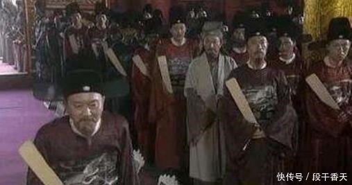 吃酒|衙差见到皇帝说: 过来, 我请你吃酒, 次日皇帝召见衙差: 赐官!