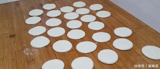 简单|我家面粉从不蒸包子,这样做比油条馒头都简单,一次做九个不够吃