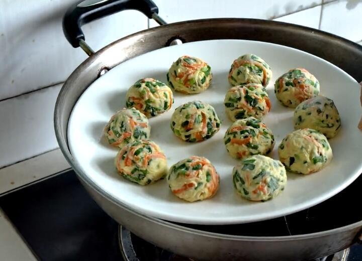  胡萝卜|菜丸子这么做，不腥不散还入味，2口1个，做一盘一点都不剩