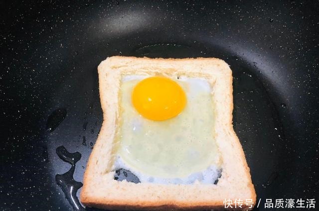 芝士碎|早餐不知道吃什么好试试吐司面包的2种花式吃法,简单还好吃