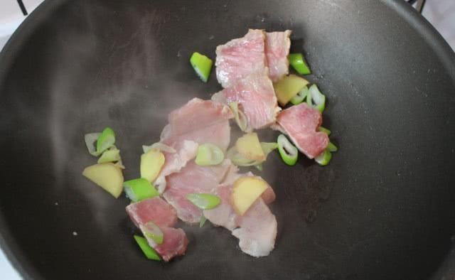 春天|春天,浙江人最爱喝的一碗汤,4种食材煮一锅,汤浓味鲜,吃不够