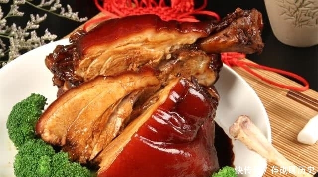 说出|朱元璋叫沈万三来,指着猪蹄问他菜名,沈万三说出3个字保住性命!