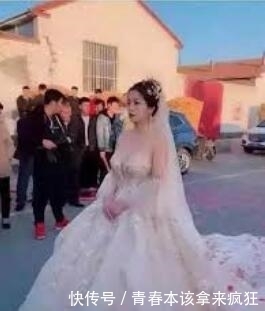 新娘|结婚前女子车祸去世，男子如期结婚，看见新娘下车后，宾客们泪目