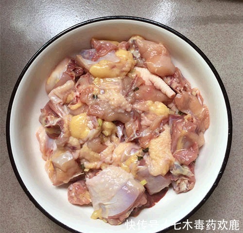 多汁|炸鸡美味不酥脆?教你裹粉小技巧,让你的炸鸡酥脆多汁满口喷香