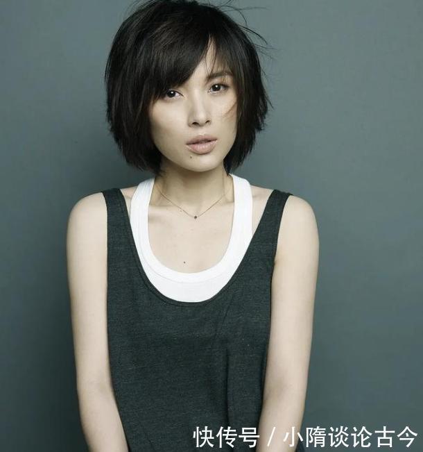 江珊|靳东:两次爱上离婚女,不顾家人反对娶了二婚女,如今很幸福!