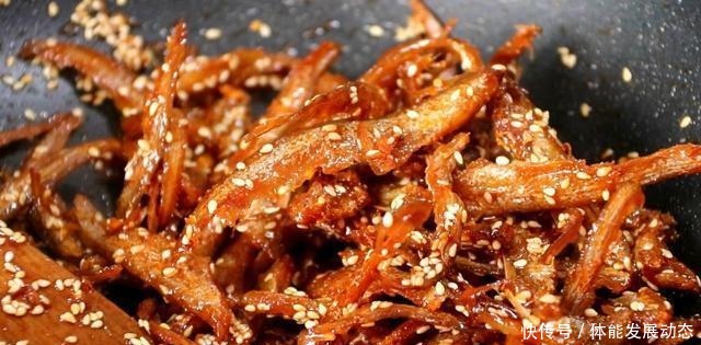 过年|过年不出门吃什么拿出朋友送的小鱼,教你糖醋凤尾鱼的做法