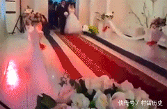 实在|GIF搞笑趣图: 好厉害的情侣, 这几个动作实在是高难度啊!