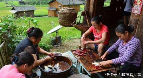 招待|老人把鱼装进坛子,20年后取出招待客人,不是本地人都不敢动筷!