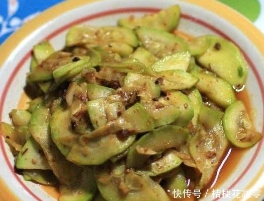 精选|精选美食推荐:酱炒西葫芦,肉末蒸蛋,花菇木耳蒸鸡翅的做法