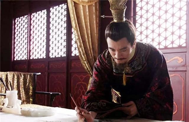 大臣|大臣撕毁皇帝龙袍,皇帝大怒,大臣用一句话保命