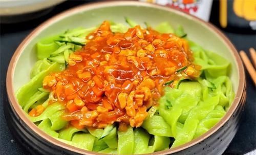 面条|黄瓜新吃法,不腌不炒不凉拌,入口劲道嫩滑,连汤汁都不剩
