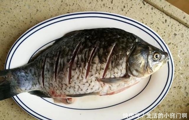 不破|煎鱼时,直接下锅就“废”了,大厨教你3个妙招,鱼皮不破不粘锅