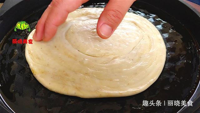  发面|家常版葱花鸡蛋饼，不发面不烫面，简单几步，酥软好吃，凉了不硬