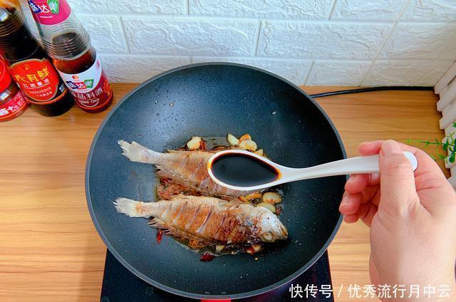 汤汁|小黄鱼这样做最下饭,麻辣鲜香,鲜嫩入味,汤汁拌饭也能多吃两碗