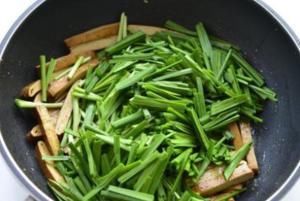 韭菜|原来韭菜和此菜才是天生一对,大厨教你一招,上桌一下就抢完