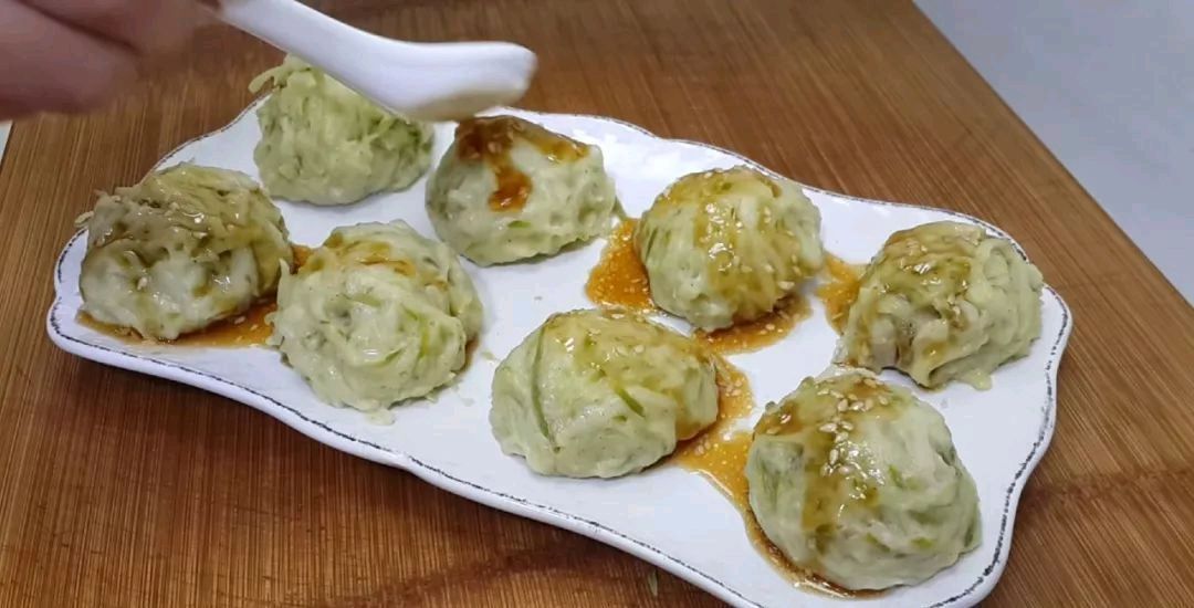 丸子|到吃萝卜的时候,我教你怎么做萝卜肉丸它们味道鲜美,但不油炸你吃得越多,它们就越香