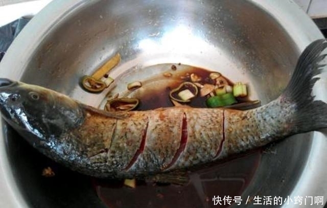 不破|煎鱼时,直接下锅就“废”了,大厨教你3个妙招,鱼皮不破不粘锅