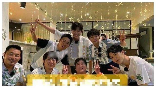 女团|肖战综艺再爆花絮,穿吉利服还跳女团舞蹈,可惜全部一剪没