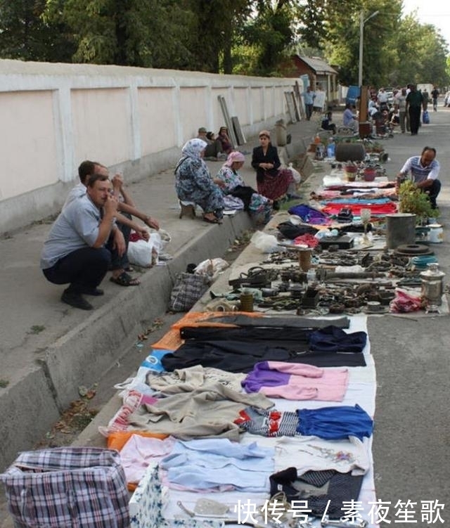 苏联|杜尚别的“跳蚤市场”,空瓶子成畅销品,还有苏联时期的老物件