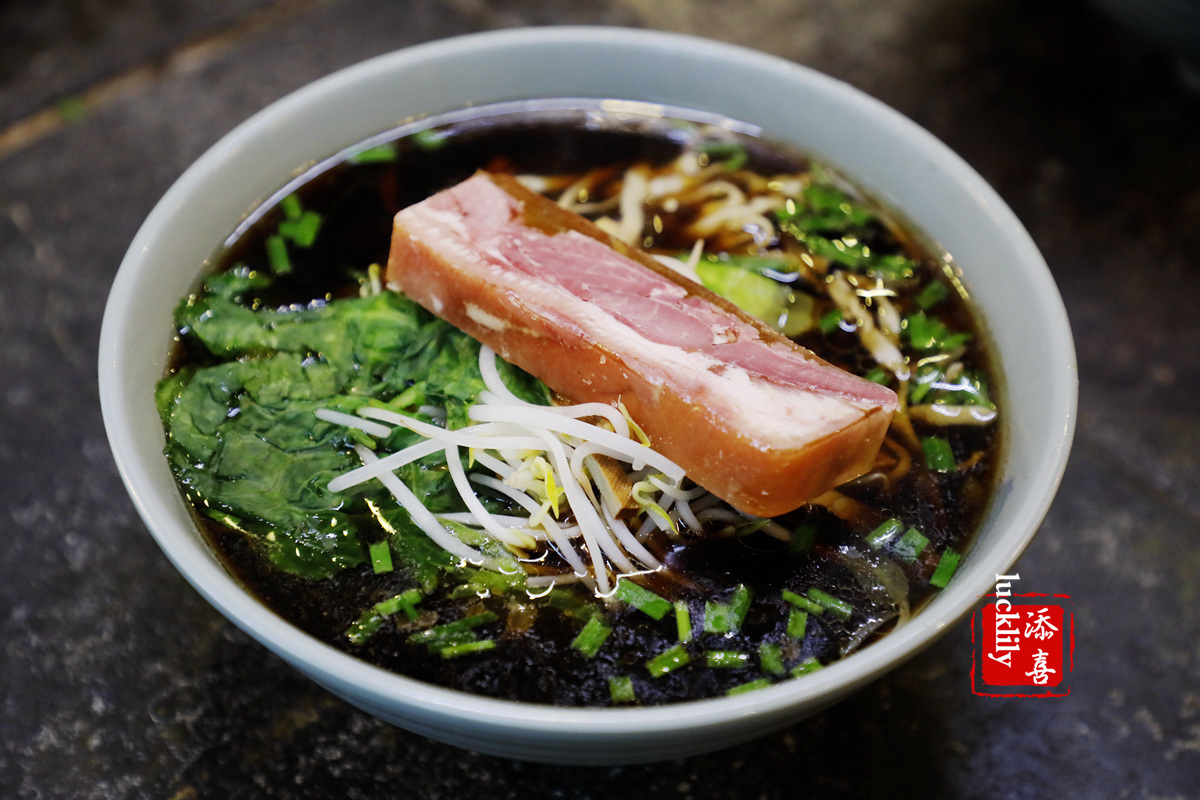 浇头|吃了这四家镇江代表性的网红面馆,基本就成了镇江锅盖面的全科生