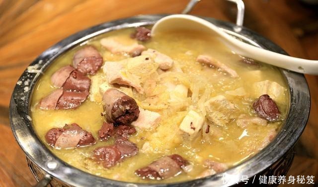 困惑|在东北吃饭的困惑,小伙点两个菜要吃一天,只因东北菜太豪气了