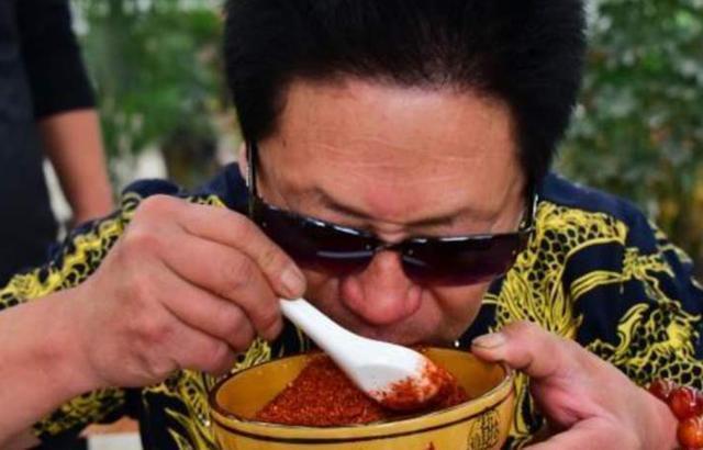 吃辣椒|“中国辣王”李永志,不听医生劝阻每天吃5斤辣椒,后来如何?