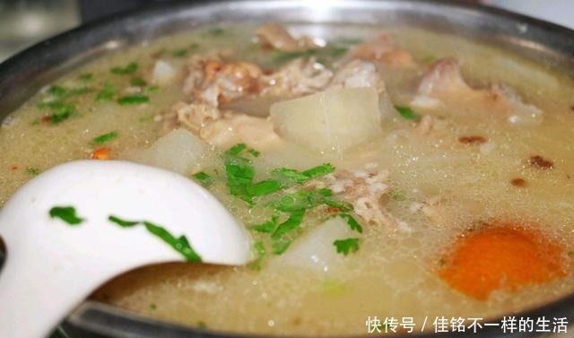  浸泡|炖羊肉汤，膻味太重不要慌，多放“2种”食材，汤汁透鲜没异味