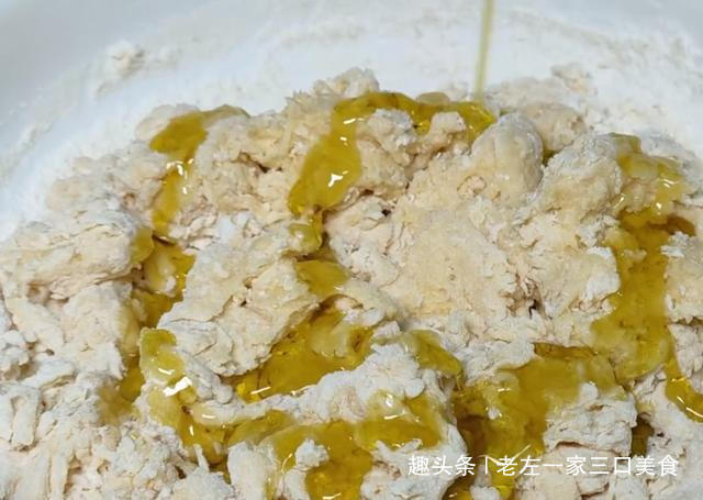 懒人|面粉别蒸馒头了,教你面包懒人做法,不烤不蒸,松软香甜又拉丝