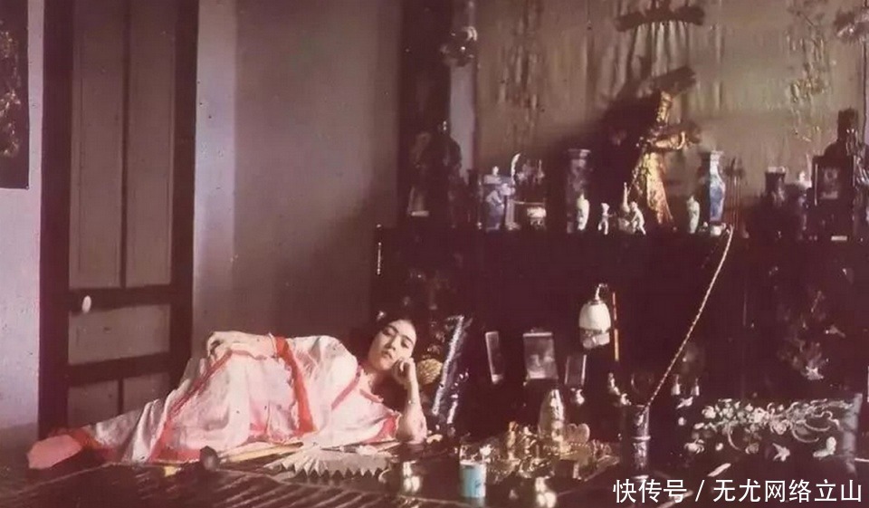 个个|一组清朝吸食鸦片老照片：个个自甘堕落，迷迷糊糊，瘦骨嶙峋