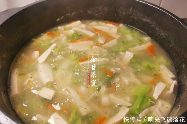 虾仁|女儿常点这道菜，简单烧一烧上桌，食材丰富多样，味道也鲜美