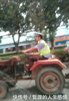 不适|搞笑GIF:你还是别做鬼脸了,看得我浑身不适