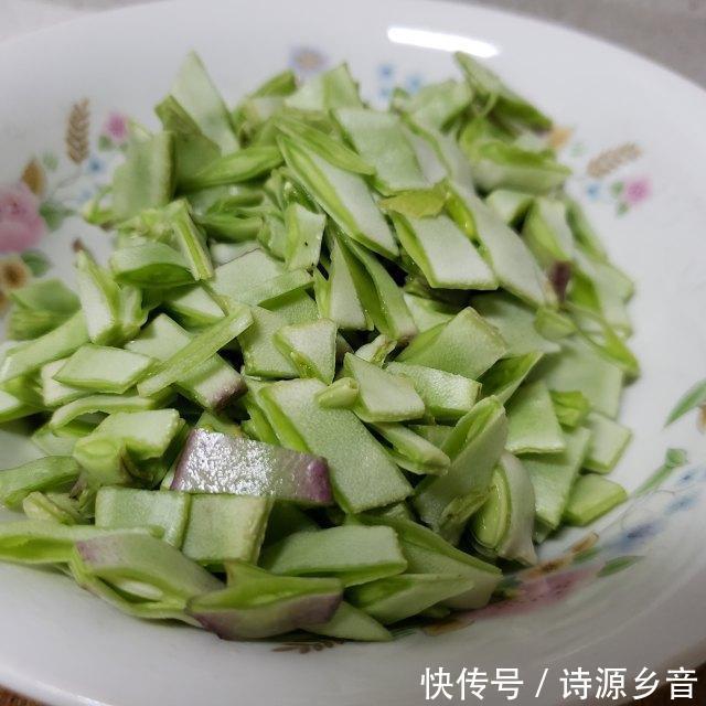  豆角|眉豆角炒米，意想不到的美味，简单易做