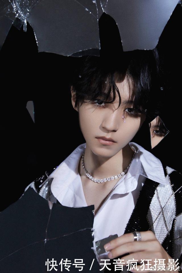 八月|王俊凯八月搭配合集,大帅哥衣品超级棒,一起学起来!????