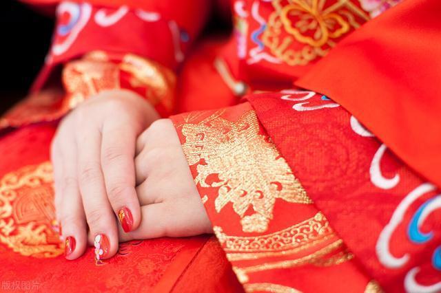 适度|盘点各类奇葩婚礼，热闹背后存隐患，婚礼正确打开方式是适度而为