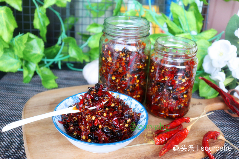  冰糖|做风味辣椒酱时加冰糖，香辣鲜美，存放一年不坏，比老干妈还香