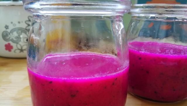 双色|火龙果换种吃法,加点酸奶做双色布丁,成本低成功率高