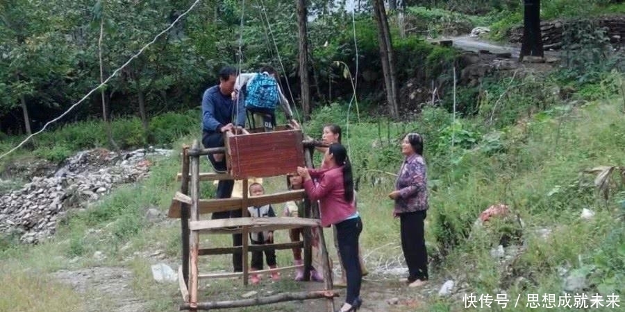 惊险|中国最惊险的村子 进村必须乘坐滑索 底下就是万丈深渊
